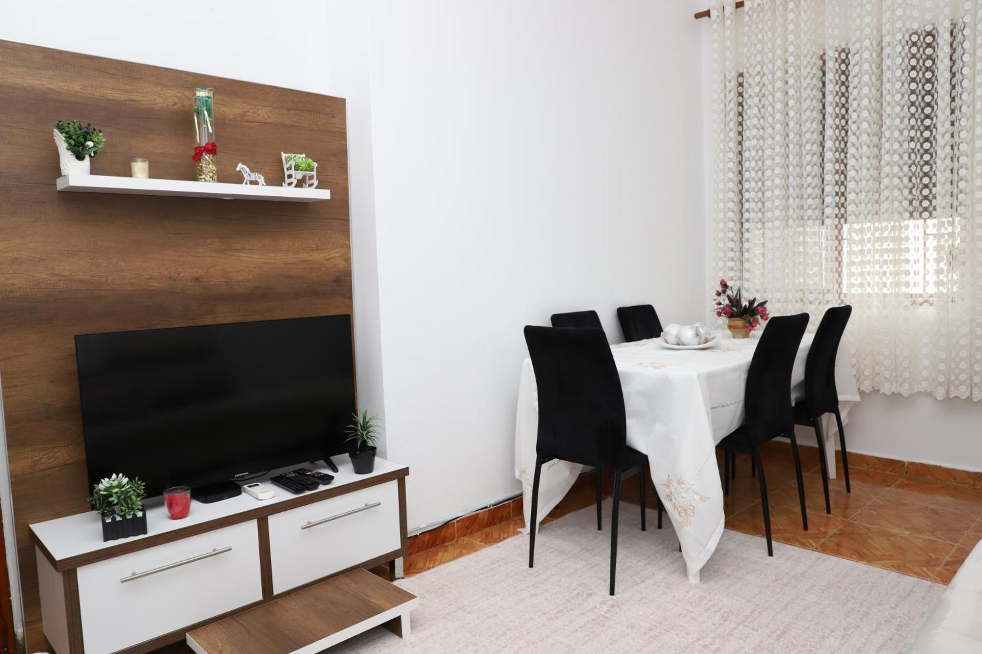 Apartment Xheison Berat Exteriör bild